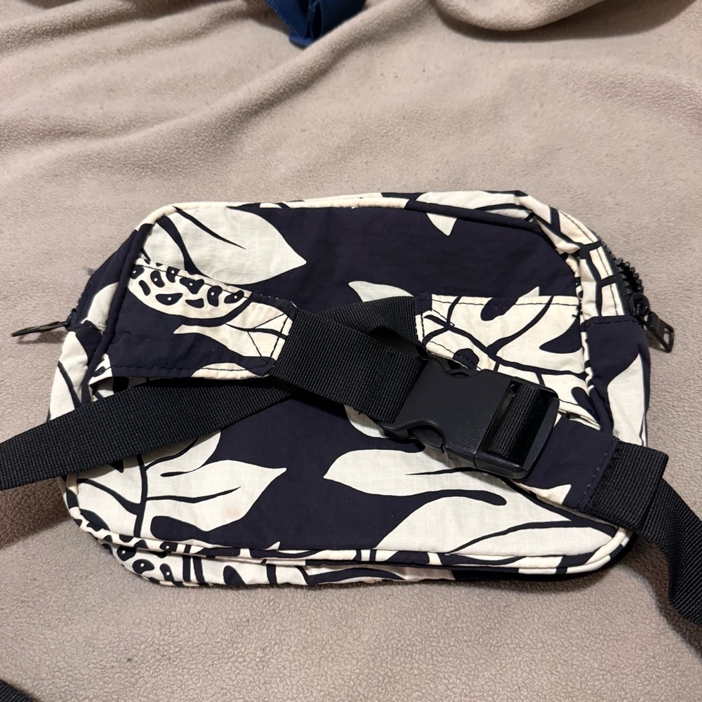 Aloha Collection Keep It Light Nylon Hip Pack Holomua Gently Used - Picture 3 of 5